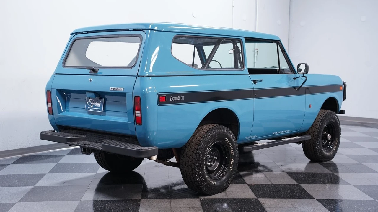 1971 International - Image 12 of 21