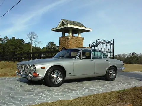 1971 Jaguar XJ6 Series 1 4.2-Litre Saloon