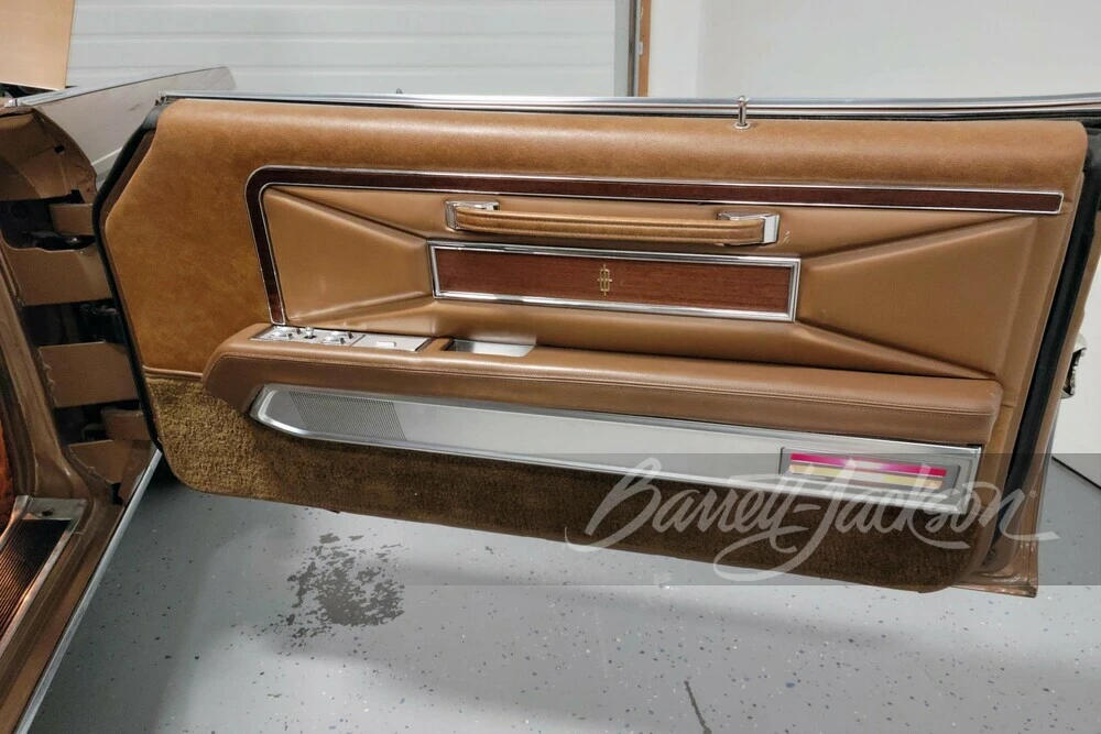 1971 Lincoln Continental Mark III - Image 10 of 12