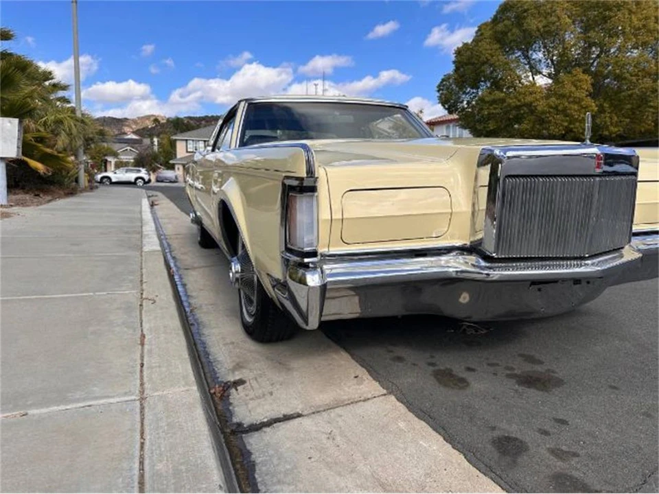 1971 Lincoln Continental 5th Gen - Image 15 of 21