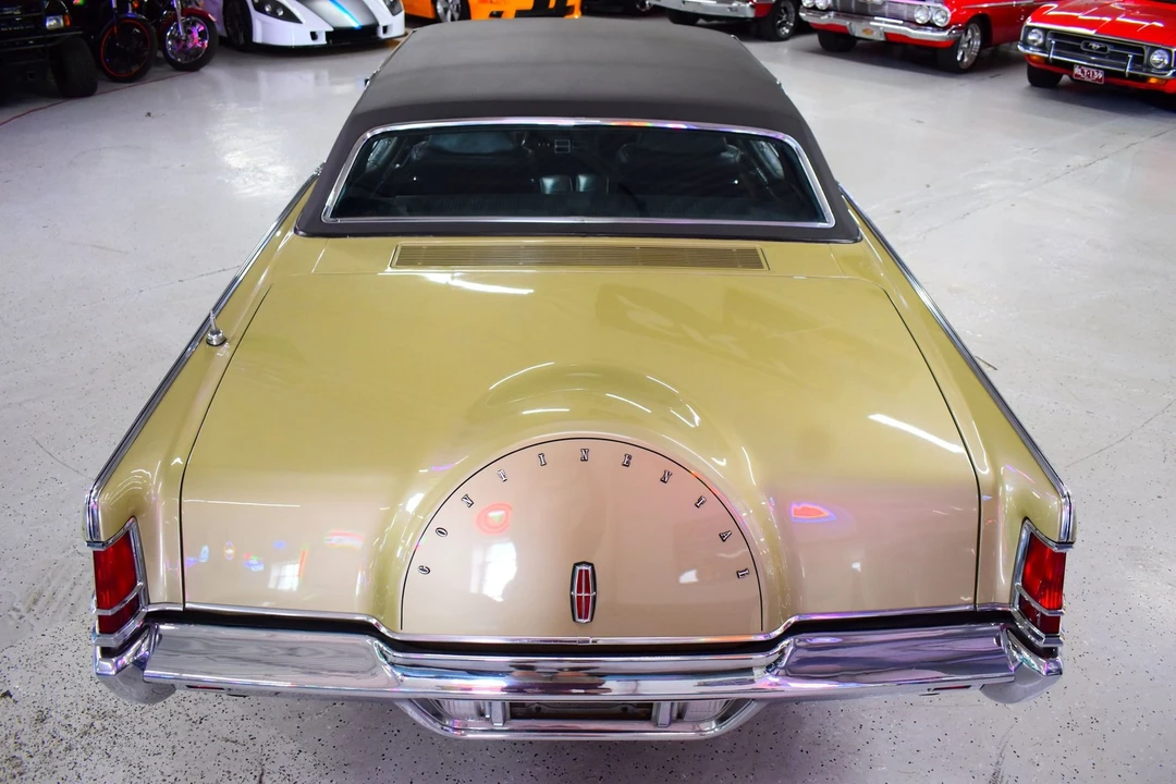 1971 Lincoln Continental Mark III - Image 15 of 20
