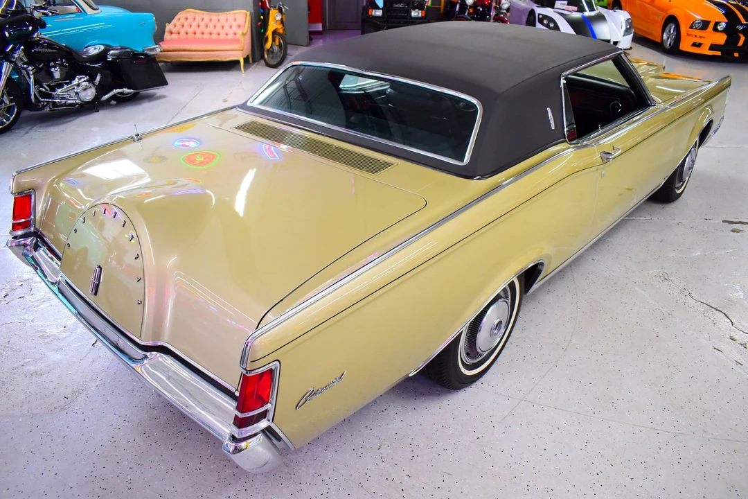 1971 Lincoln Continental Mark III - Image 12 of 20