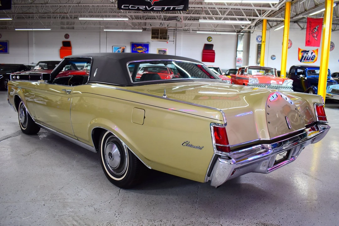 1971 Lincoln Continental Mark III - Image 17 of 20