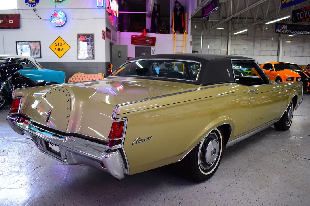1971 Lincoln Continental Mark III - Image 11 of 20