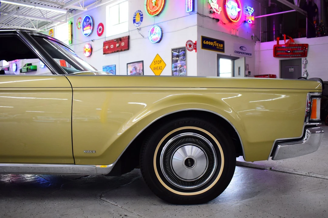 1971 Lincoln Continental Mark III - Image 10 of 20