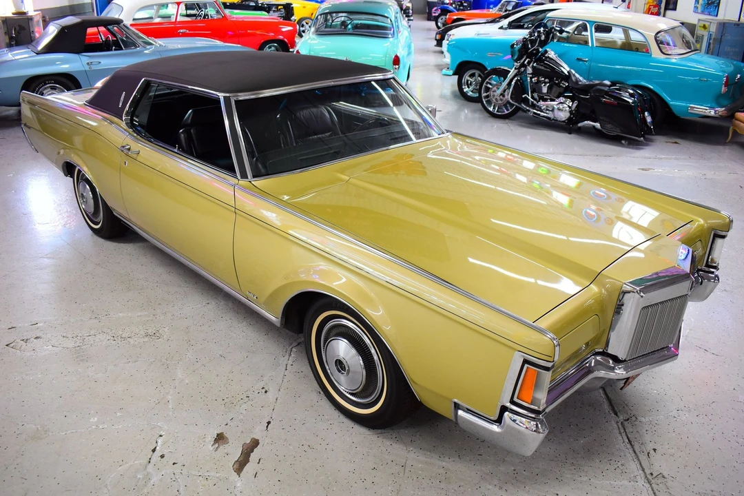 1971 Lincoln Continental Mark III - Image 2 of 20
