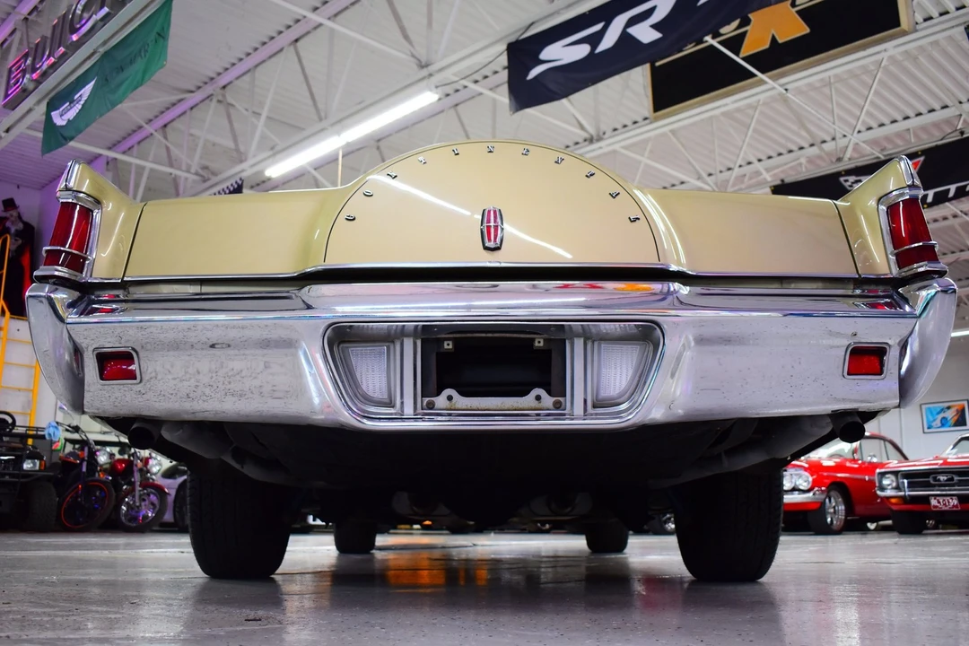 1971 Lincoln Continental Mark III - Image 16 of 20