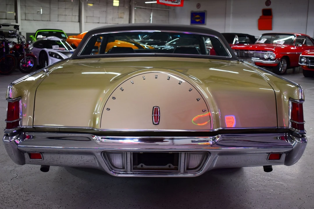 1971 Lincoln Continental Mark III - Image 14 of 20