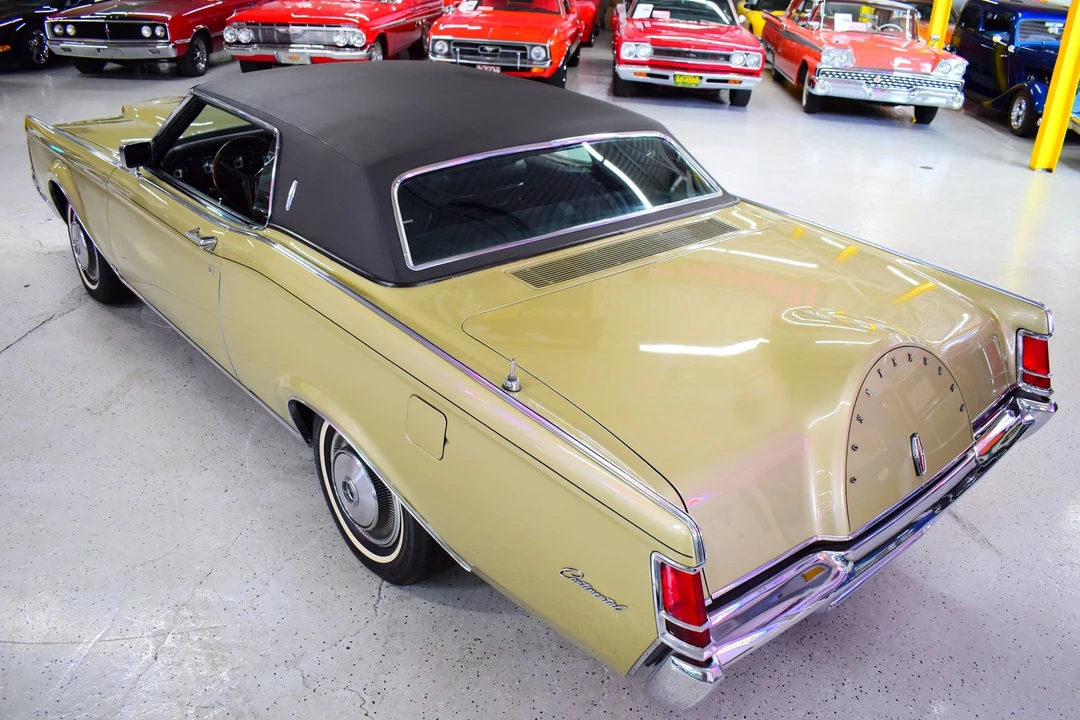 1971 Lincoln Continental Mark III - Image 18 of 20