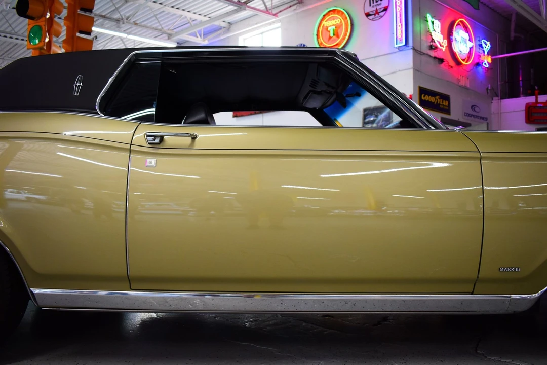 1971 Lincoln Continental Mark III - Image 9 of 20