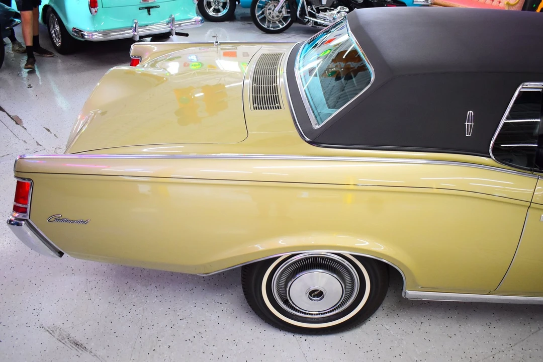 1971 Lincoln Continental Mark III - Image 7 of 20