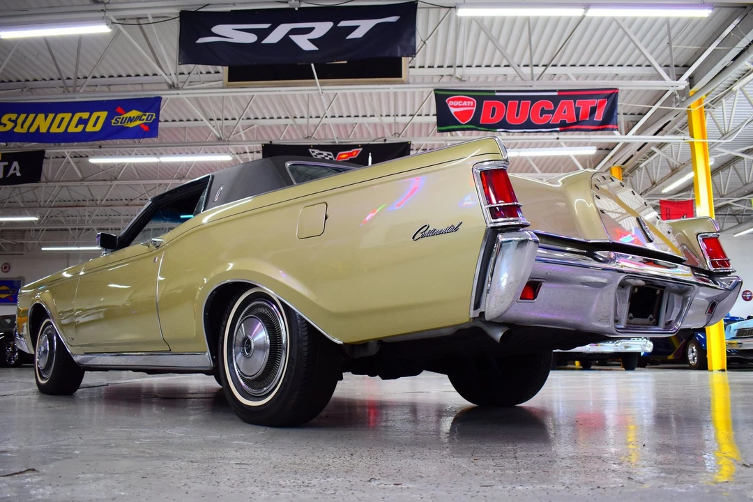 1971 Lincoln Continental Mark III - Image 19 of 20