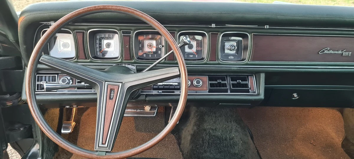 1971 Lincoln Continental Mark III - Image 25 of 30