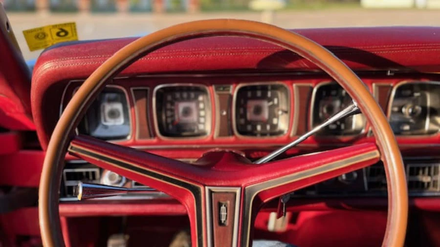 1971 Lincoln Continental Mark III - Image 12 of 31