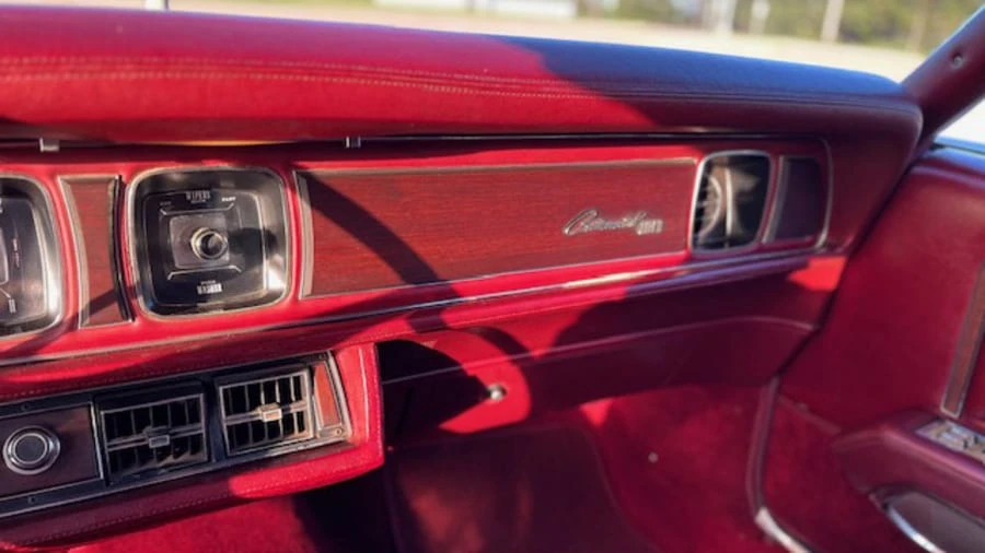 1971 Lincoln Continental Mark III - Image 13 of 31
