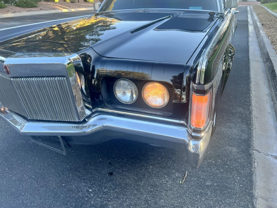 1971 Lincoln Continental Mark III - Image 11 of 31