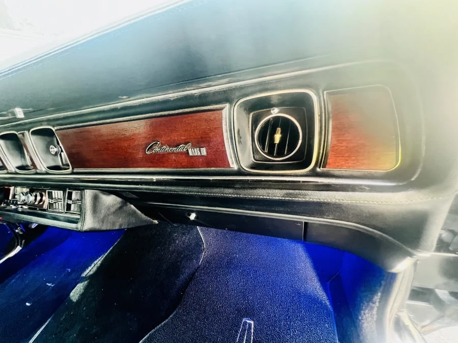 1971 Lincoln Continental Mark III - Image 25 of 31