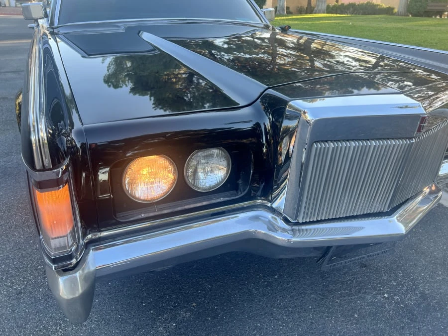 1971 Lincoln Continental Mark III - Image 10 of 31