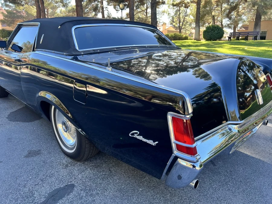 1971 Lincoln Continental Mark III - Image 3 of 31
