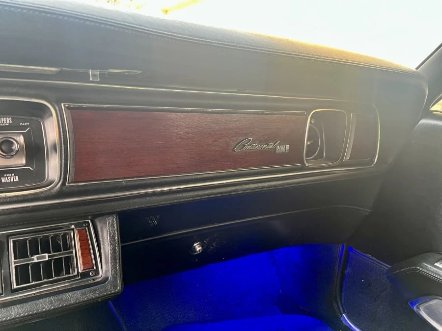 1971 Lincoln Continental Mark III - Image 28 of 31