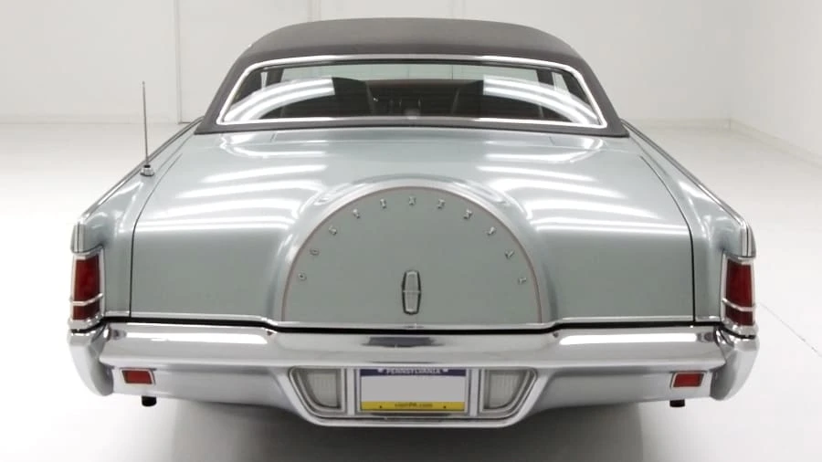 1971 Lincoln Continental Mark III - Image 9 of 17