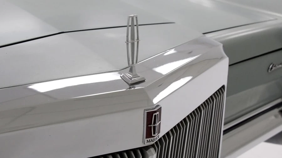 1971 Lincoln Continental Mark III - Image 10 of 17
