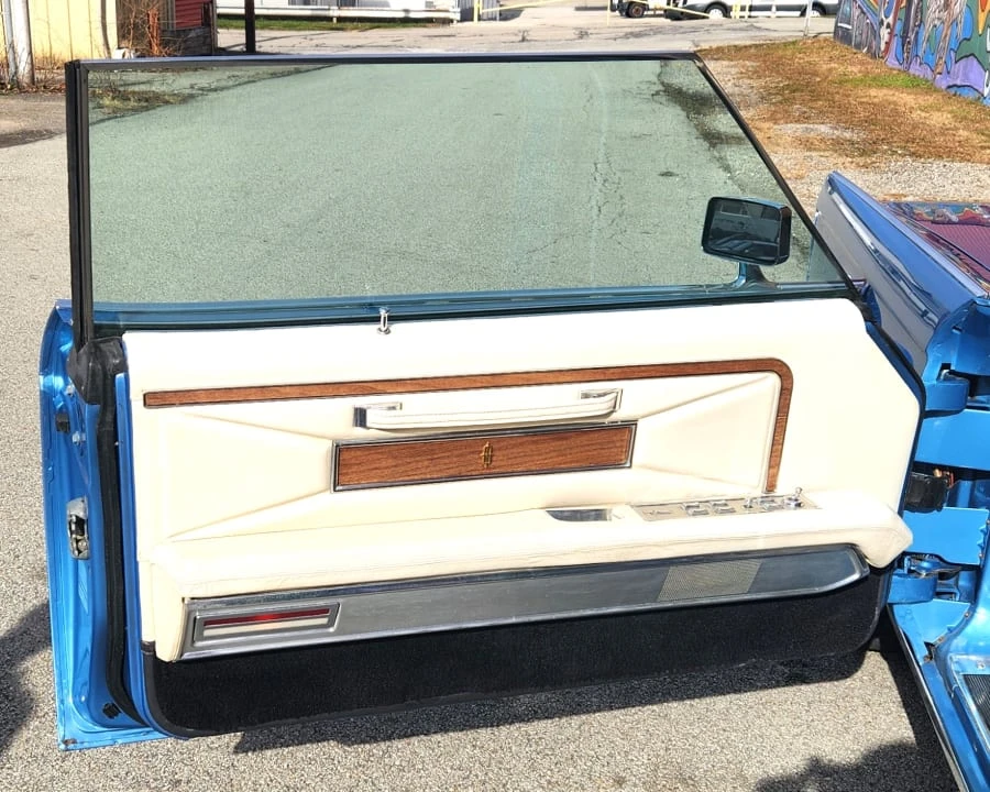 1971 Lincoln Continental Mark III - Image 15 of 19