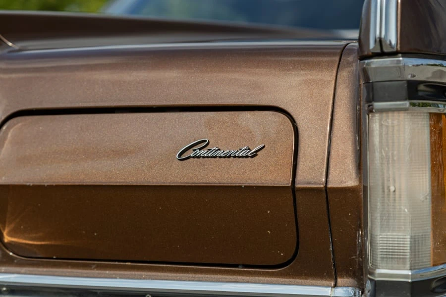 1971 Lincoln Continental Mark III - Image 16 of 31