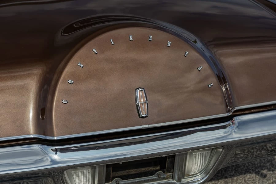 1971 Lincoln Continental Mark III - Image 13 of 31
