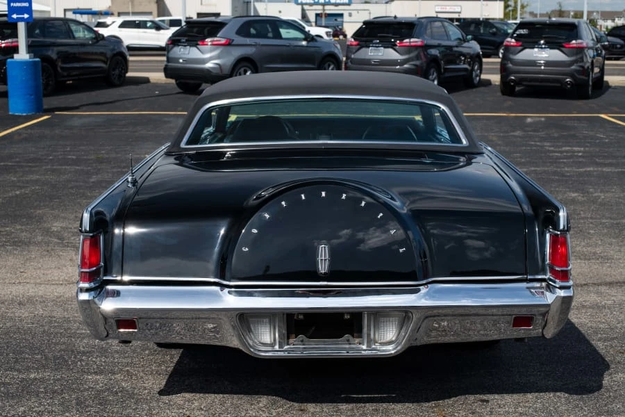 1971 Lincoln Continental Mark III - Image 11 of 31