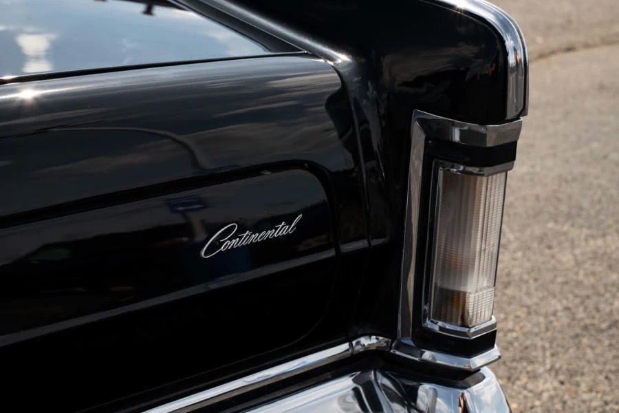 1971 Lincoln Continental Mark III - Image 6 of 31