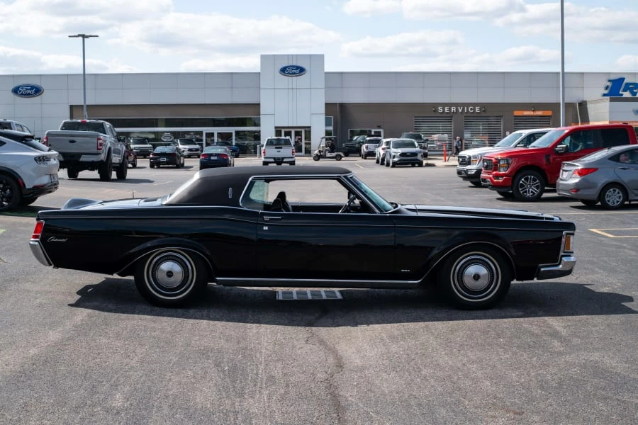 1971 Lincoln Continental Mark III - Image 14 of 31
