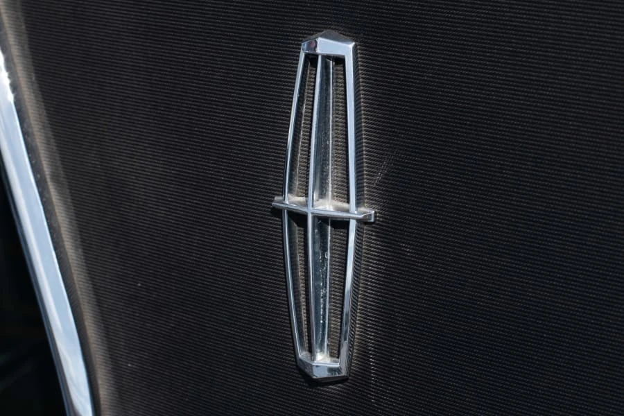 1971 Lincoln Continental Mark III - Image 8 of 31