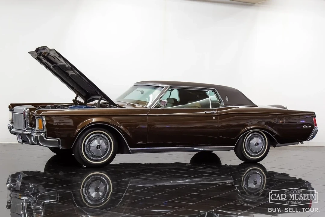 1971 Lincoln Continental Mark III - Image 11 of 21
