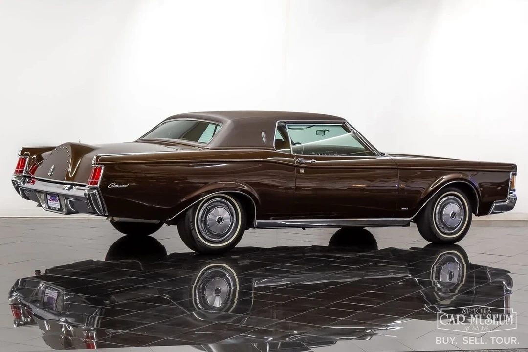 1971 Lincoln Continental Mark III - Image 10 of 21