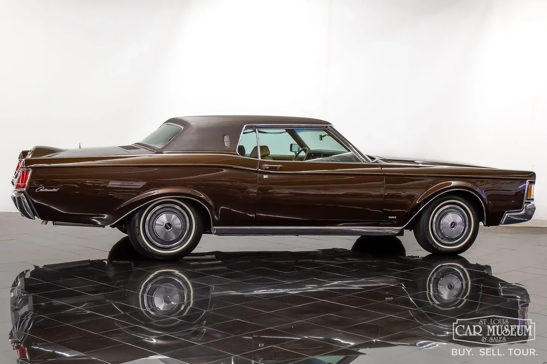 1971 Lincoln Continental Mark III - Image 9 of 21