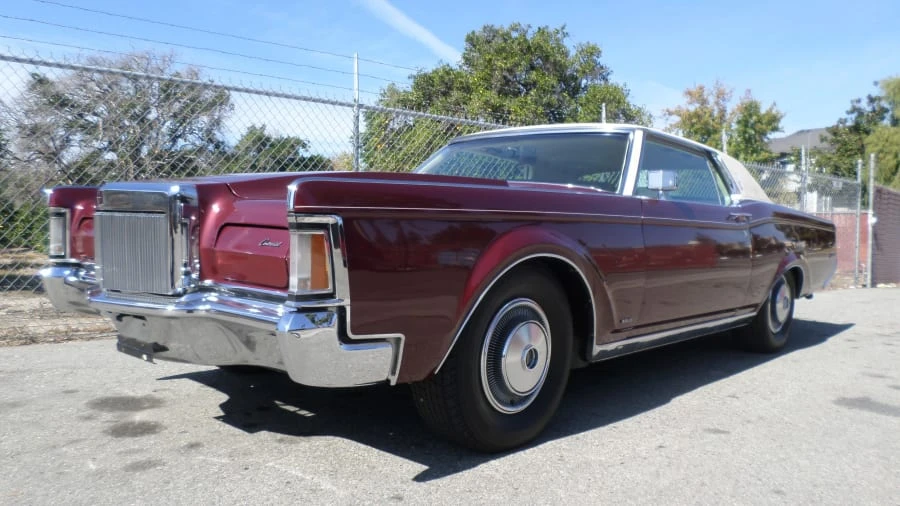 1971 Lincoln Continental Mark III - Image 9 of 12