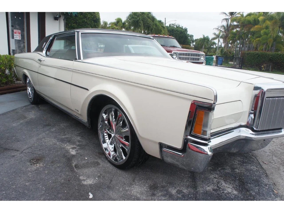 1971 Lincoln Continental Mark III - Image 10 of 20