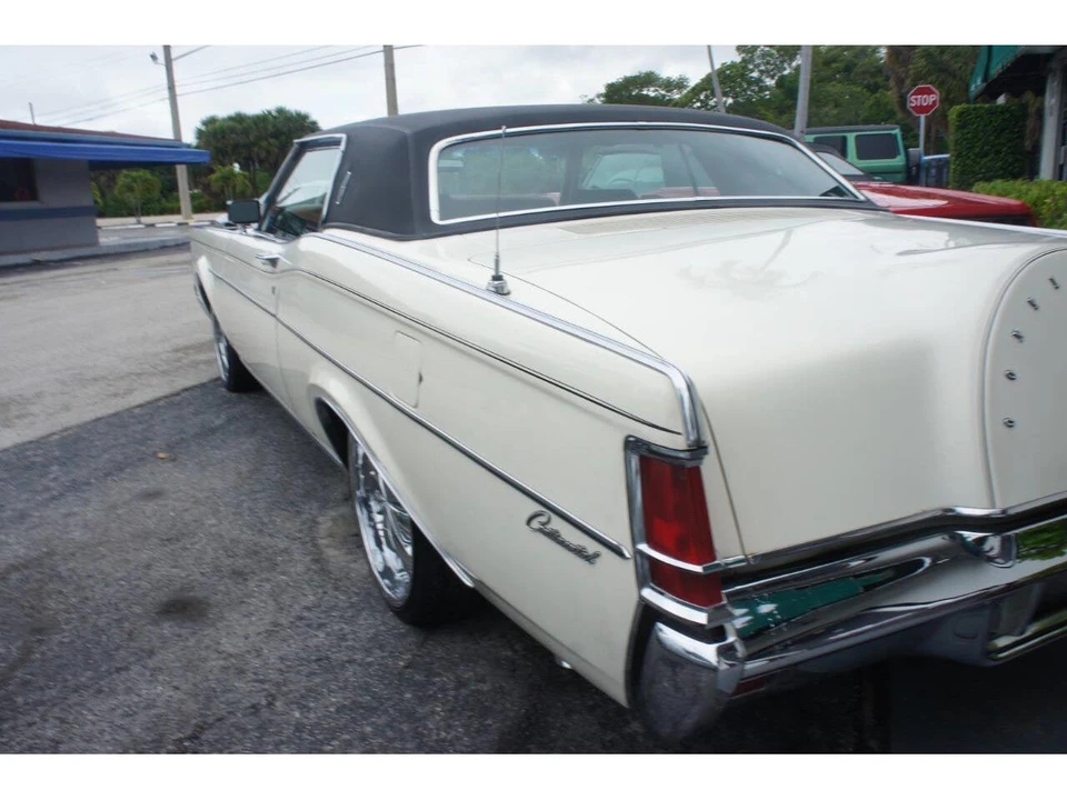 1971 Lincoln Continental Mark III - Image 18 of 20