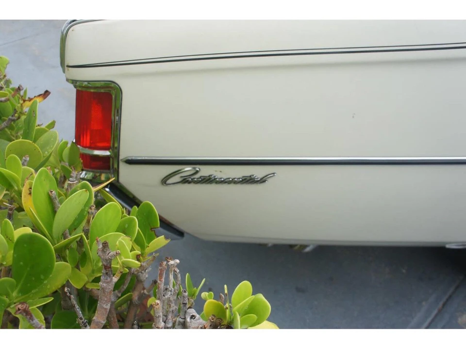 1971 Lincoln Continental Mark III - Image 11 of 20