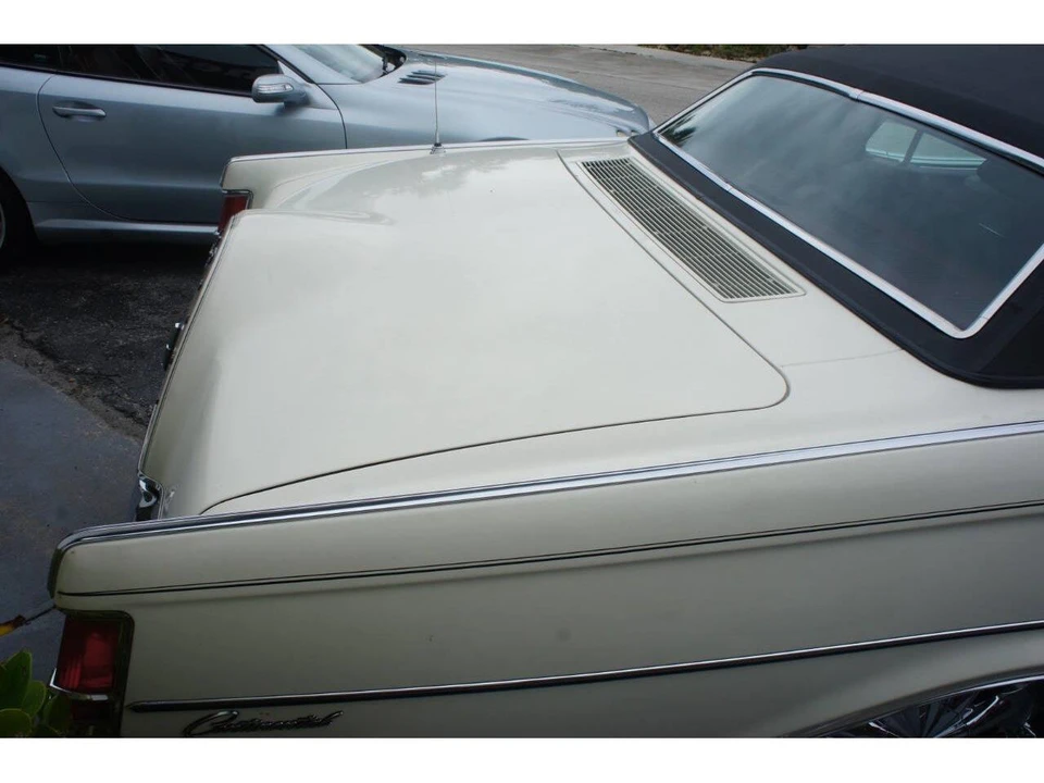 1971 Lincoln Continental Mark III - Image 12 of 20