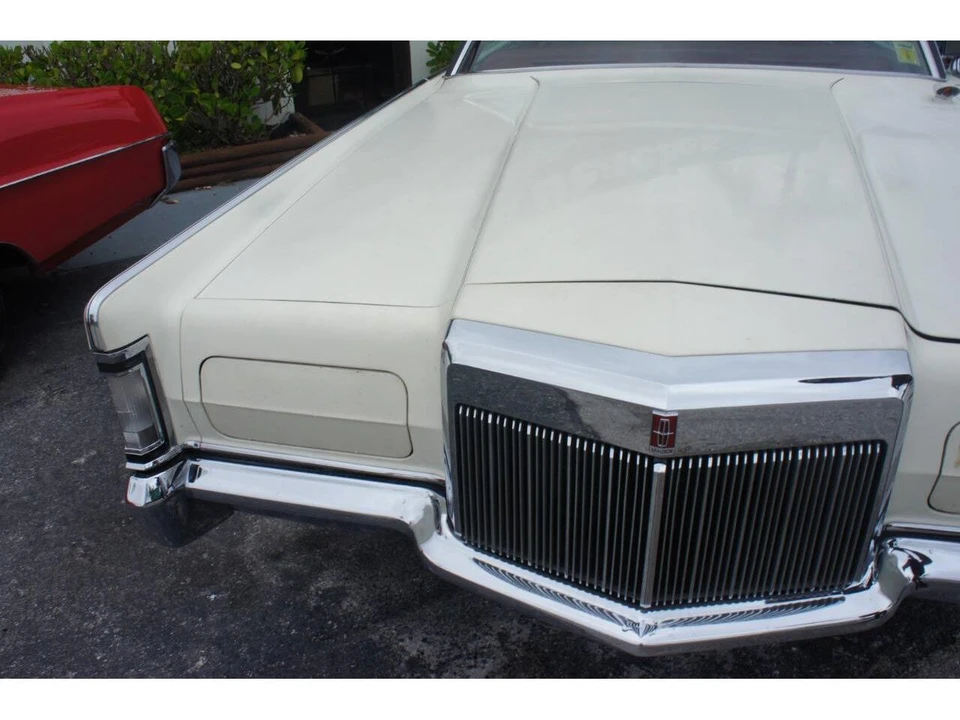 1971 Lincoln Continental Mark III - Image 16 of 20