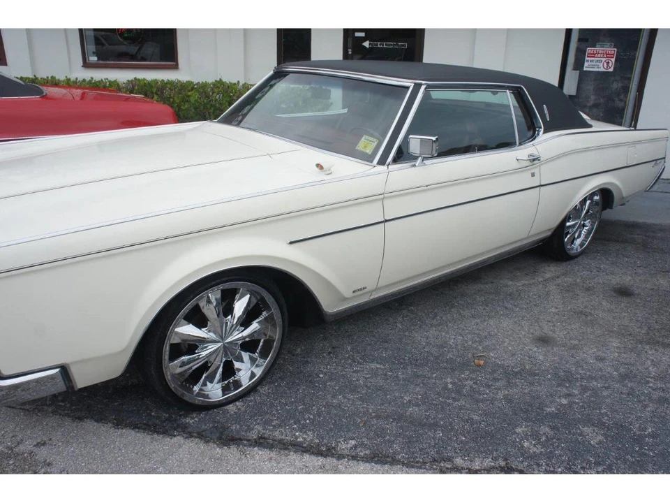 1971 Lincoln Continental Mark III - Image 14 of 20