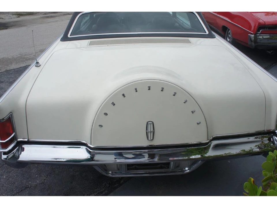 1971 Lincoln Continental Mark III - Image 17 of 20