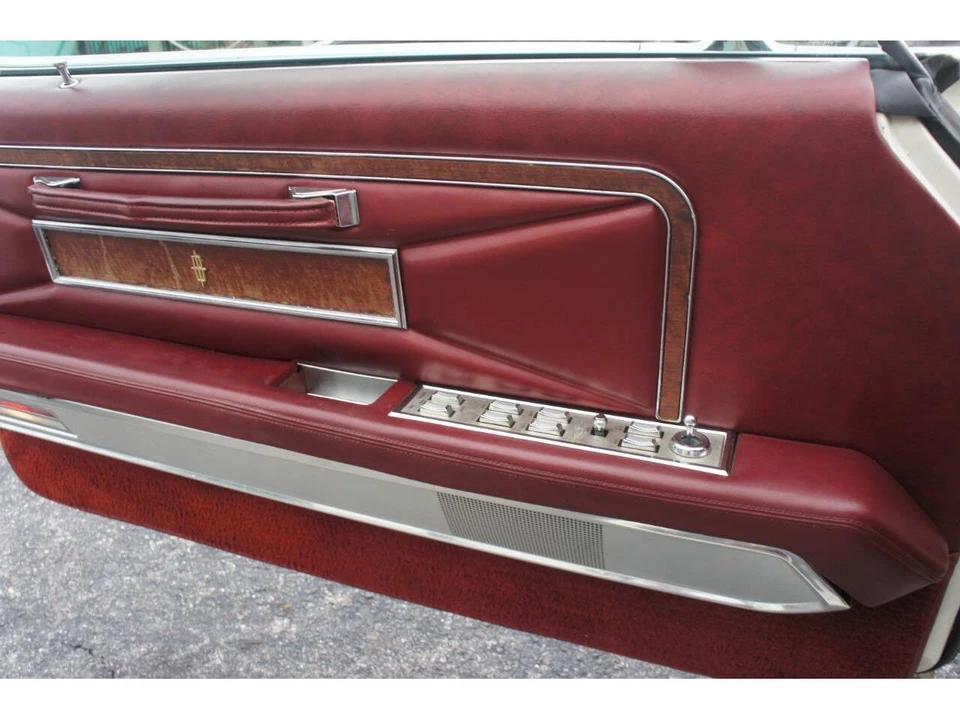 1971 Lincoln Continental Mark III - Image 3 of 20