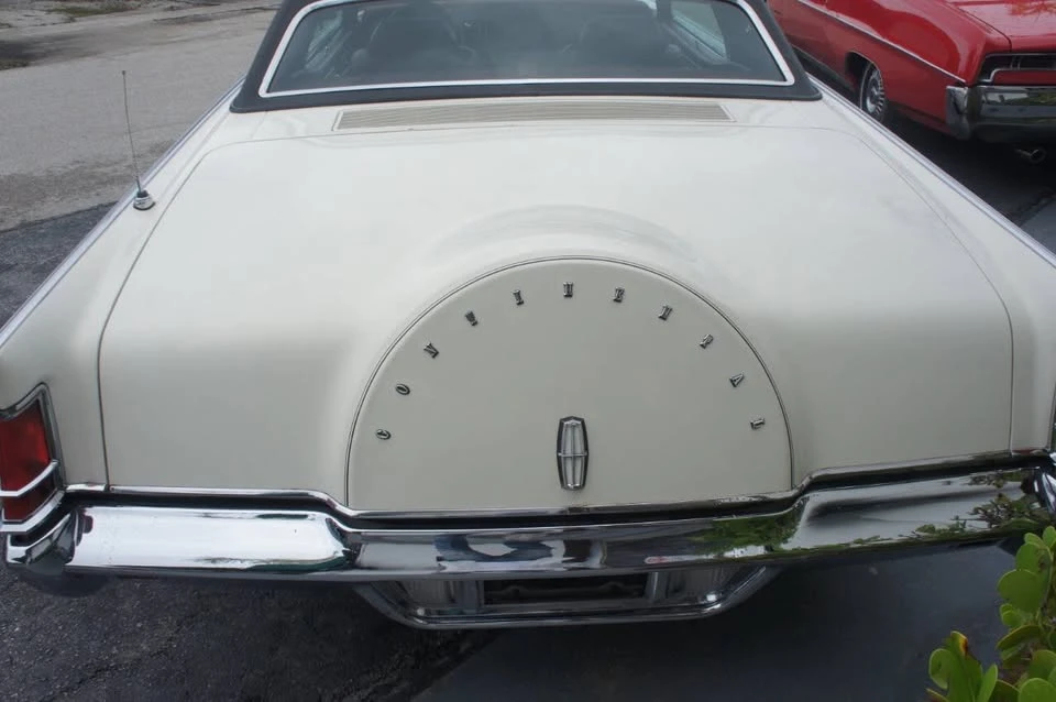 1971 Lincoln Continental Mark III - Image 14 of 16