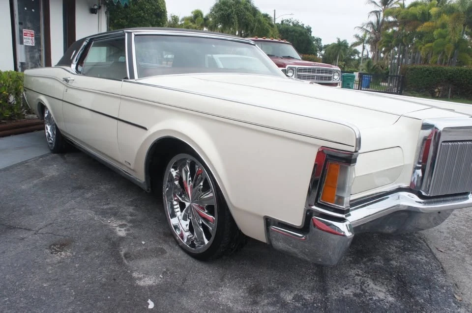 1971 Lincoln Continental Mark III - Image 8 of 16