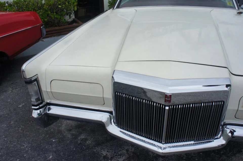 1971 Lincoln Continental Mark III - Image 13 of 16
