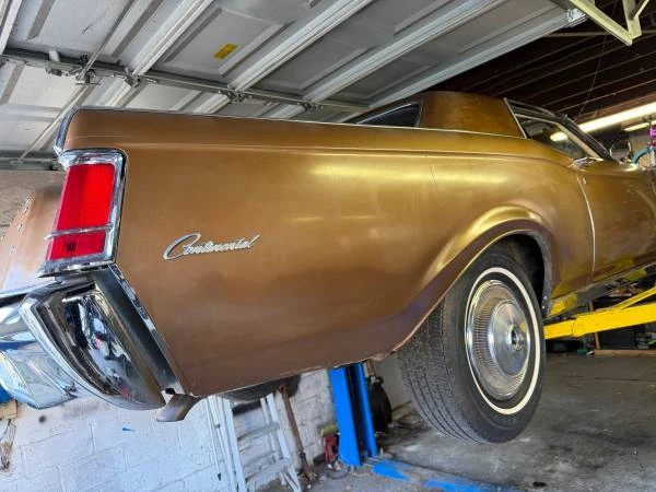 1971 Lincoln Continental Mark III - Image 10 of 22
