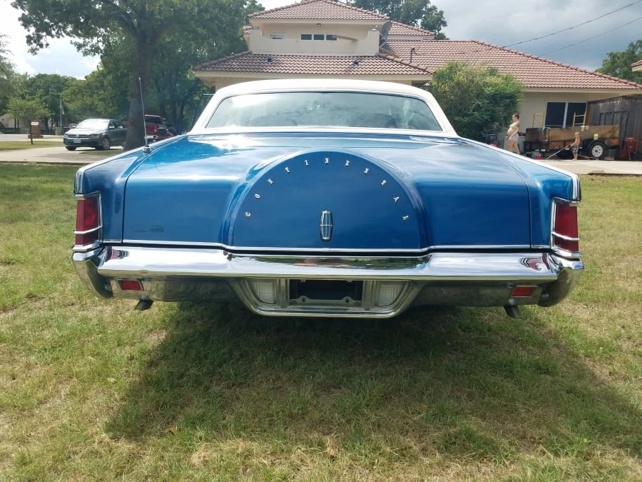 1971 Lincoln Continental Mark III - Image 10 of 11